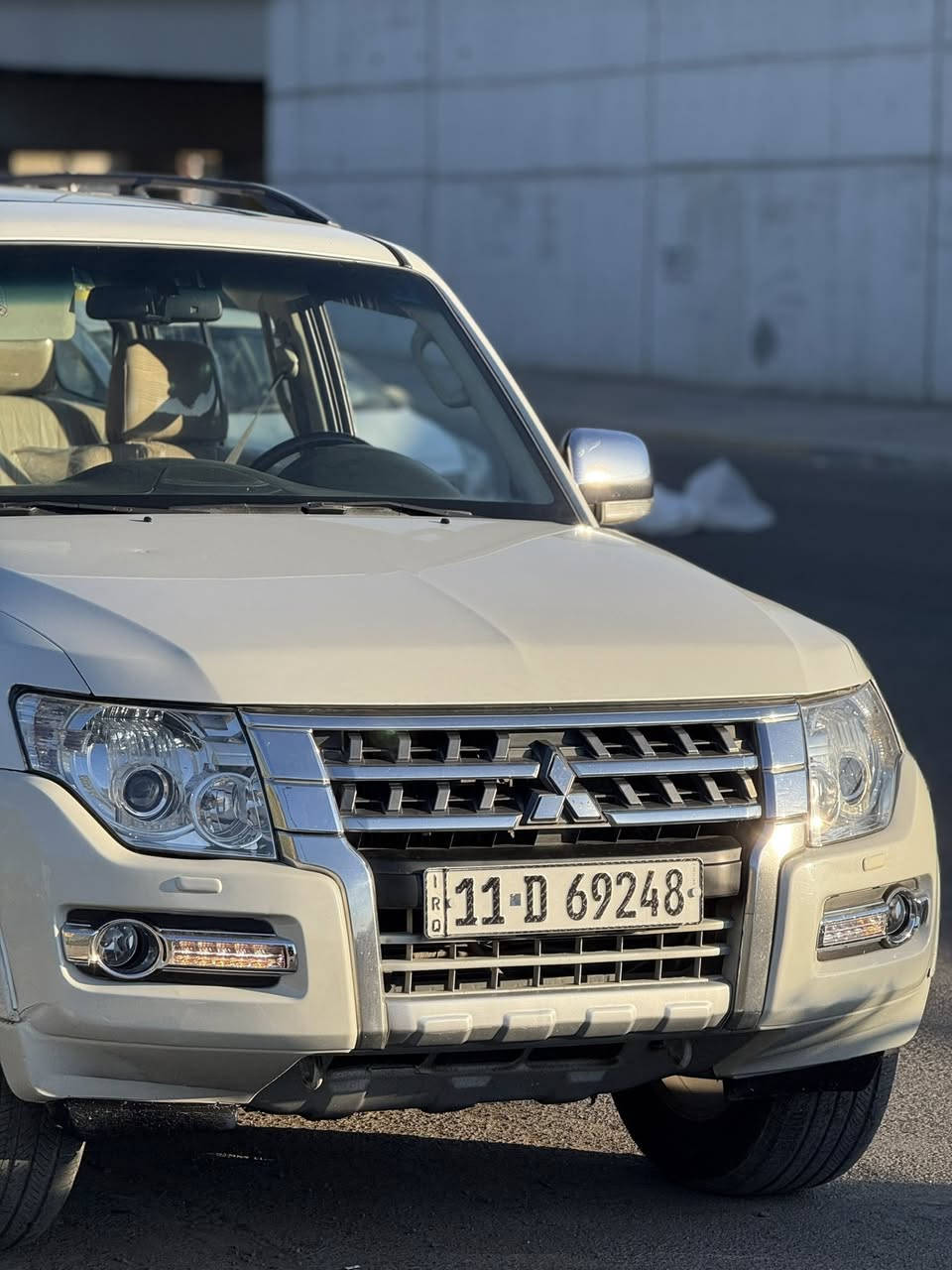 السلام عليكم 

باجيرو حبتور خليجيه موديل 2010 
فول مواصفات دمام خلفي وفتحه وكراسي 
كهرباء ومري كهربائيه ومواصفات الحبتور معروفه مكينه 6V جديده 
ترايهه كلش نضيف 
رقم بغداد الأنكليزي بأسمي هزه جديده 
بيهه صبغ قليل بلجاملغ الخلفي اليسره والباب مال جنطه الخلفي بدون دواخل 
مكانهه بغداد الكرخ 
السعر 130 
للأستفسار ***********
