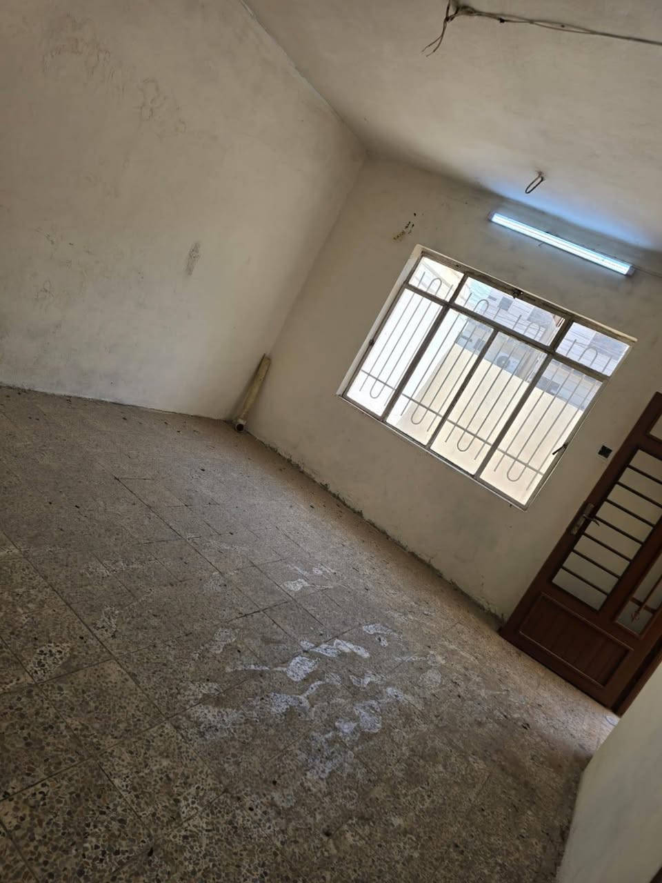 الايجار بيت طابق ارضي
حي سومر مقابيل السوق
المساحه 200 م
غرفتين وهول استقبال مطبخ ومشتملات وكراج
***********
***********

