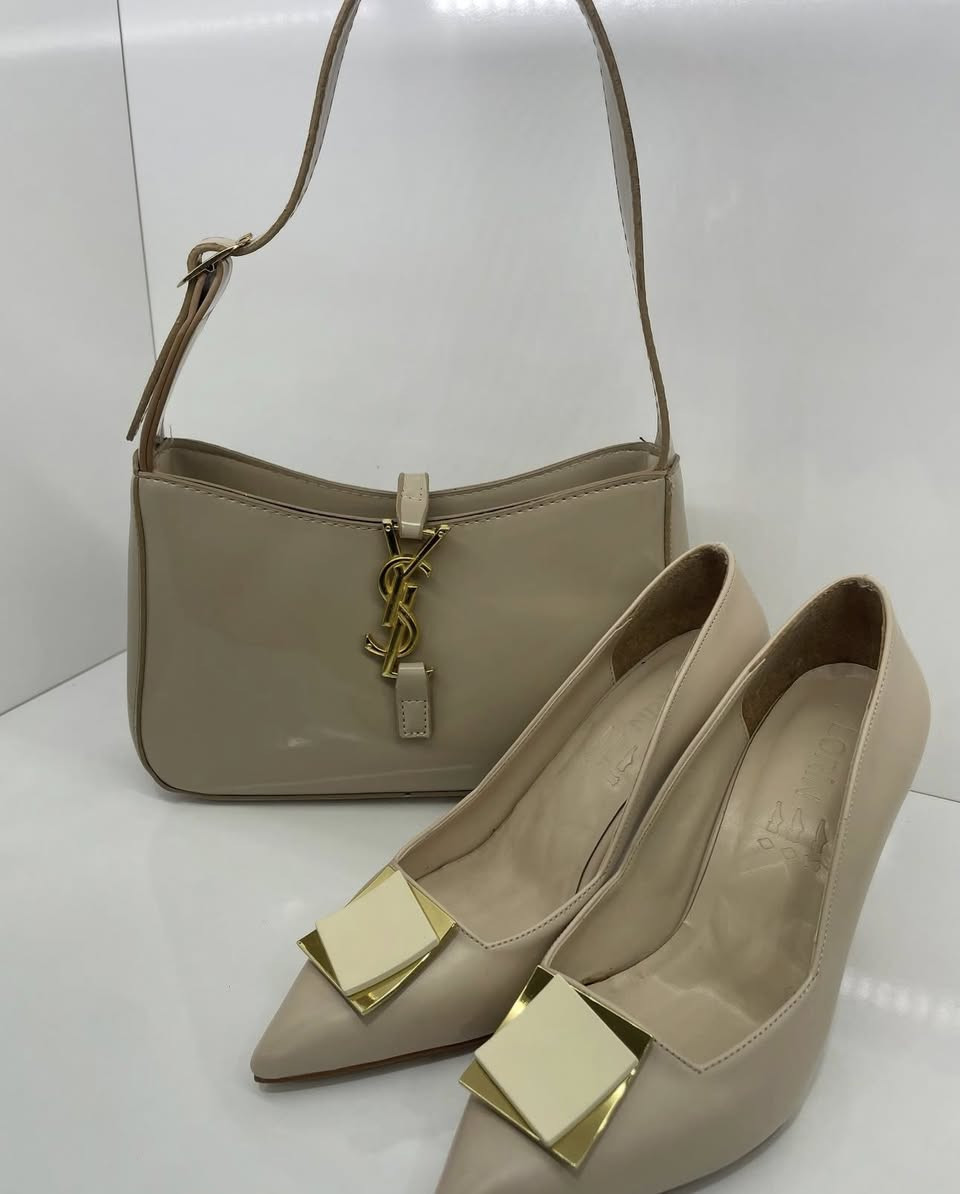 ✨ طقم شنطة + كعب فاخر ✨  

إطلالة راقية بتفاصيل لمعة فخمة — تصميم مميز ما متوفر برا بهالسعر ولا بهالفخامة 👠👜  

مخصص للصبايا الأنيقات يلي بيحبوا الستايل المرتب والناعم ✨  

متوفر لونين:  
🖤 أسود لمعة  
🤍 بيج لمعة  

📏 المقاسات: من 36 إلى 41  
💰 السعر بنور الله   

🚚 الشحن علينا لجميع المناطق  
⏱️ مدة التوصيل: حسب المنطقة  

للطلب والاستفسار تواصلوا على الرقم 📞  

الكمية محدودة ❗


**إذا كنت صاحب هذا الإعلان وتريد حذفه لأي سبب، رجاءا أرسل رسالة إلى الدعم الفني**