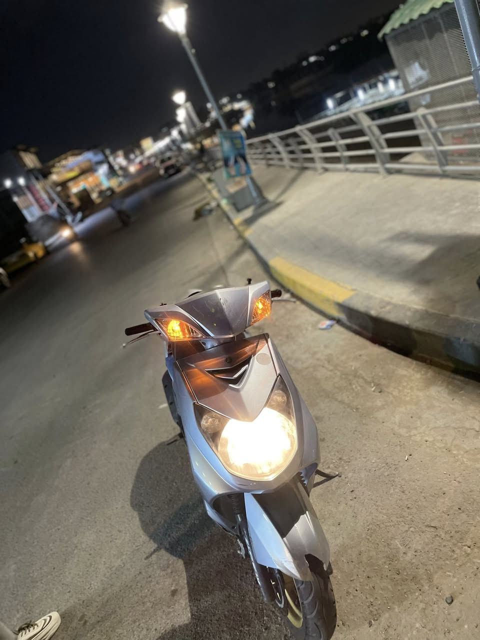 السلام عليكم سكنس فحل كوري دراجة مكفولة كفالة عامة امانت الله والدراجة علة ايدي نزلت من الرمبة بشهر  العاشر مكينة خير من الله الدراجة نوزل دراجة واحد علة واحد مكانها بغداد الاعضمية جيب الفيتر وتعال   سعر مليون وبيها مجال حك الجية(ممرقم)
***********
