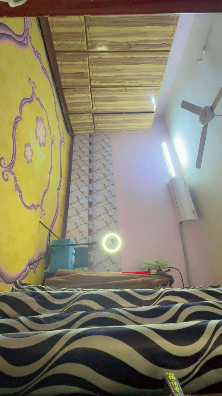 بيت للبيع زراعي مساحة 60 متر مربع
الواجهة 9 ونص والنزال 6 ونص  
يتكون من مدخلين استقبال ومطبخ وصحيات وحمام داخلي وصحيات خارجية و الطابق الثاني غرفة نوم وسطح كبير 
العنوان كفاءات الصحة قرب قاعة انجل 
للاستفسار خاص *********** سعر ٩٠
