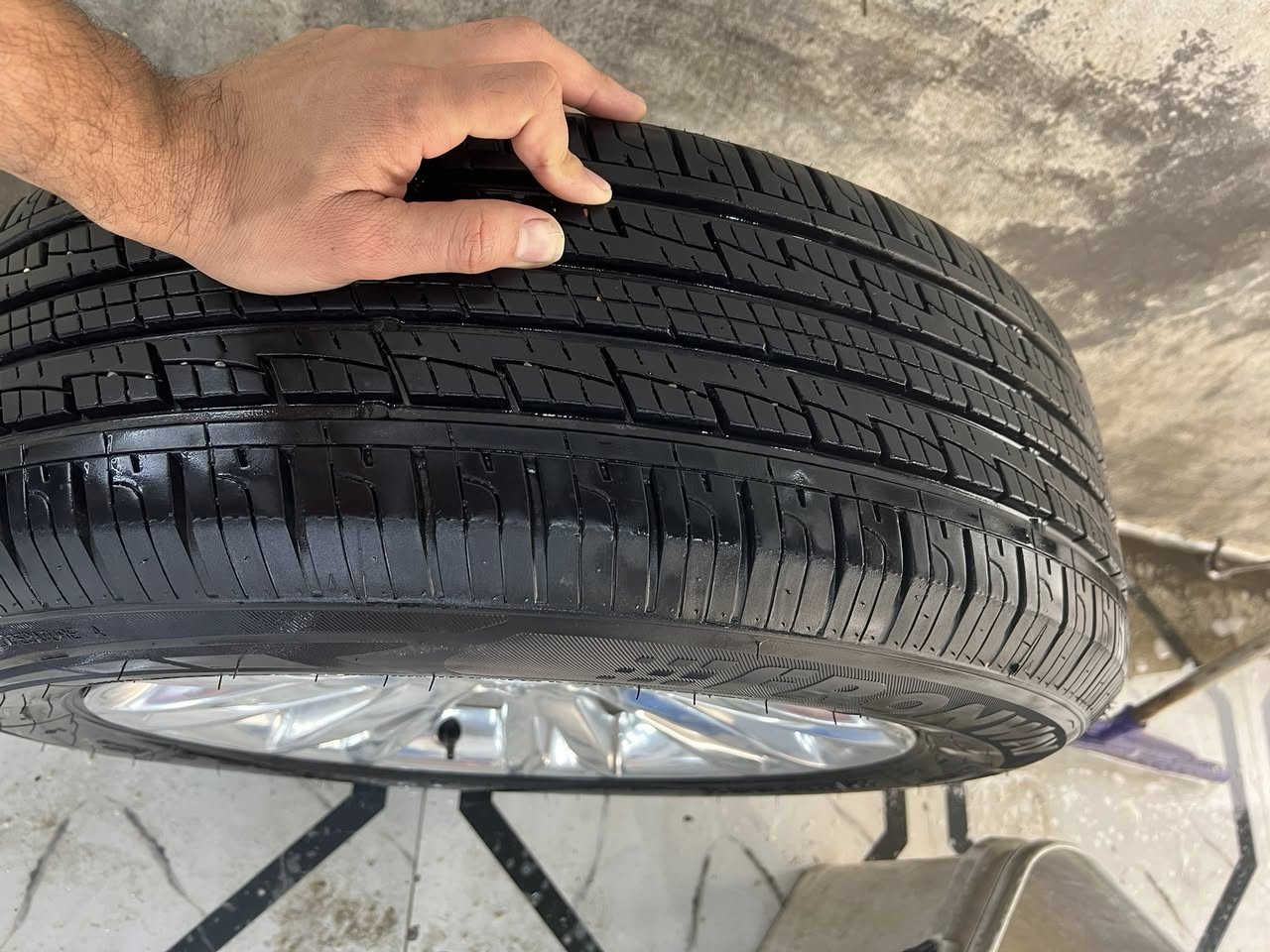 ويل مكسيكي اصلي شرط18
جديد كلش شرط زيرو هو وتخم تاير 
مكفول من كلشي لا زلوغ ولا تصليح ولا عواج ولا اي شي 
جديد كلش كلش
لبيع او مراوس بويل 20 موزه فقط 
سعر 8$  مكاني البصره القرنه 
***********
