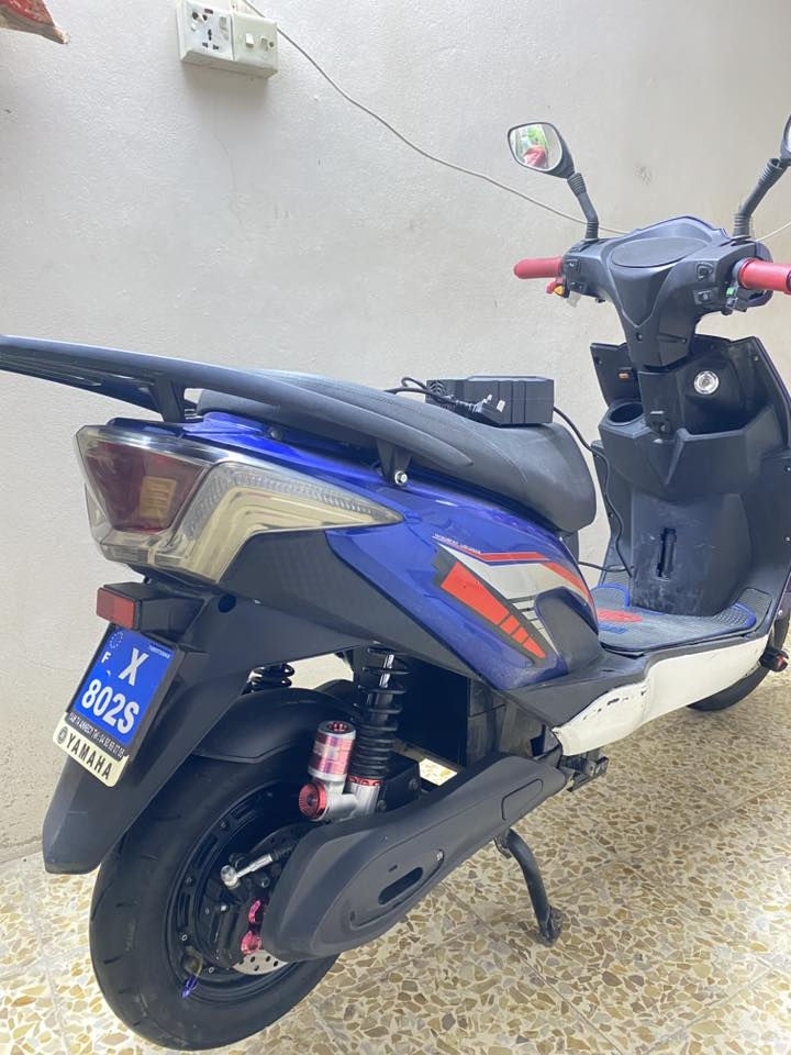 السلام عليكم ماطور شحن للبيع ماطور نضيف مثل ماموضح بالصورة تايرات جدد ٦بطاريات ٣اصليات ومبدل جدد تشغيل عن بعد بصمة نطام باركP
السعر 350الف للاستفسار الاتصال على الرقم***********
