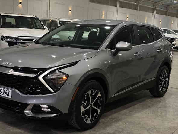 كيا سبورتاج2023 وارد أمريكي ماشي40الف
السيارة نص مواصفات ومحرك 4 .2500 و
السيارة رقم بغداد الجديد تحويل مباشر ثاني
يوم وحادث السيارة جداً بسيط بيه الجاملغ 
الأمامي جهه صدر و حافة البنيد فقط بدون
دواخل وبدون شواصي او لغود وشرط ابيع 
عل سونار وصور حادث مرفقة مع المنشور
و السعر جداً حلو ومناسب وهو 18500$ 
الف دولار او 185 ورقة وبيه مجال بسيط
ومكاني هو بغداد و رقمي ***********
السيارة سويج و رادار امامي وقيادة ذاتيه و
دشبول ديجتال و لايت زنون ولد امامي خلفي وباقي موصفات معروفة
