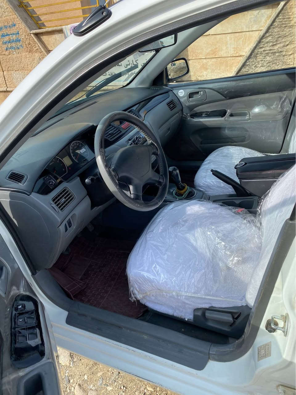 لانسەر مۆدێل ٢٠١١  مەکینە گچکەی گێر حادی ١٨٠ هەزاری هەقیقی ڕۆشتوە سارەی ماڵەوەیە بەناو خۆمانە دینارێک مەسروفی نیە یەک پاچەو نیوی بۆیاغە بە دو پارچە دەی فرۆشم گێرو مەکینەو تەحویلو غرامەو پێش و پشت بەشەرت ماڵی دۆستە )*********** Singapore
