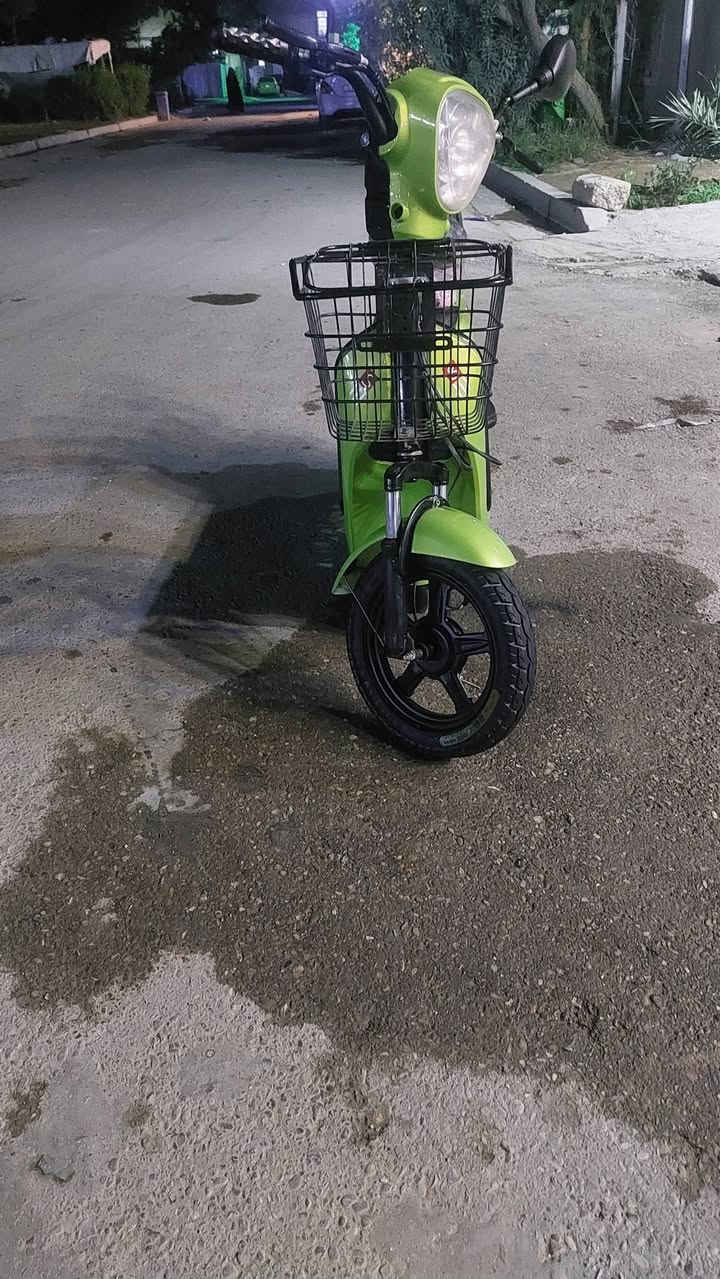 دراجة شحن للبيع حجم ١٤ نضيفة والسعر خاص ***********
