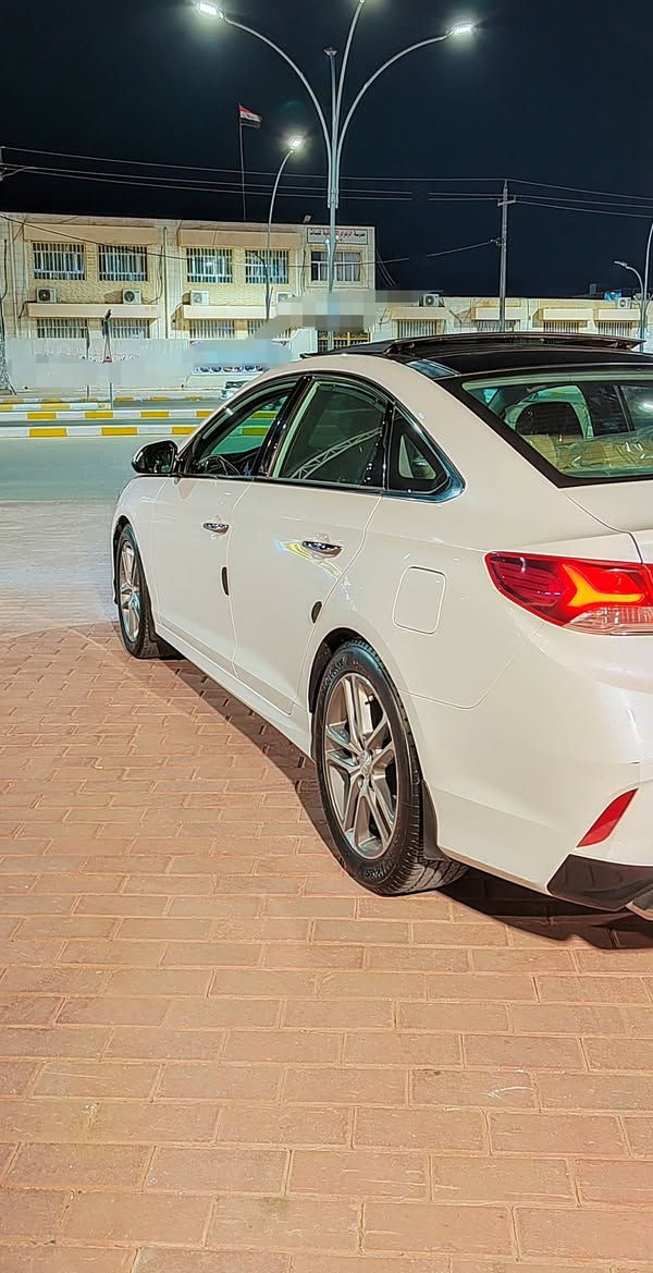 سوناتا خليجي 2018 فول مواصفات كفاله عامه محرك 2400 دوش مامفتوح بلادي استخدام واحد من الشركه لحد الان سياره برغي واحد مامفتوح  رقم شمالي بسمي هزه وسنويه ولوحات كلشي جديد 
مكان السياره بالرمادي 
 اي استفسارموجود واتساب واتصال 
***********
