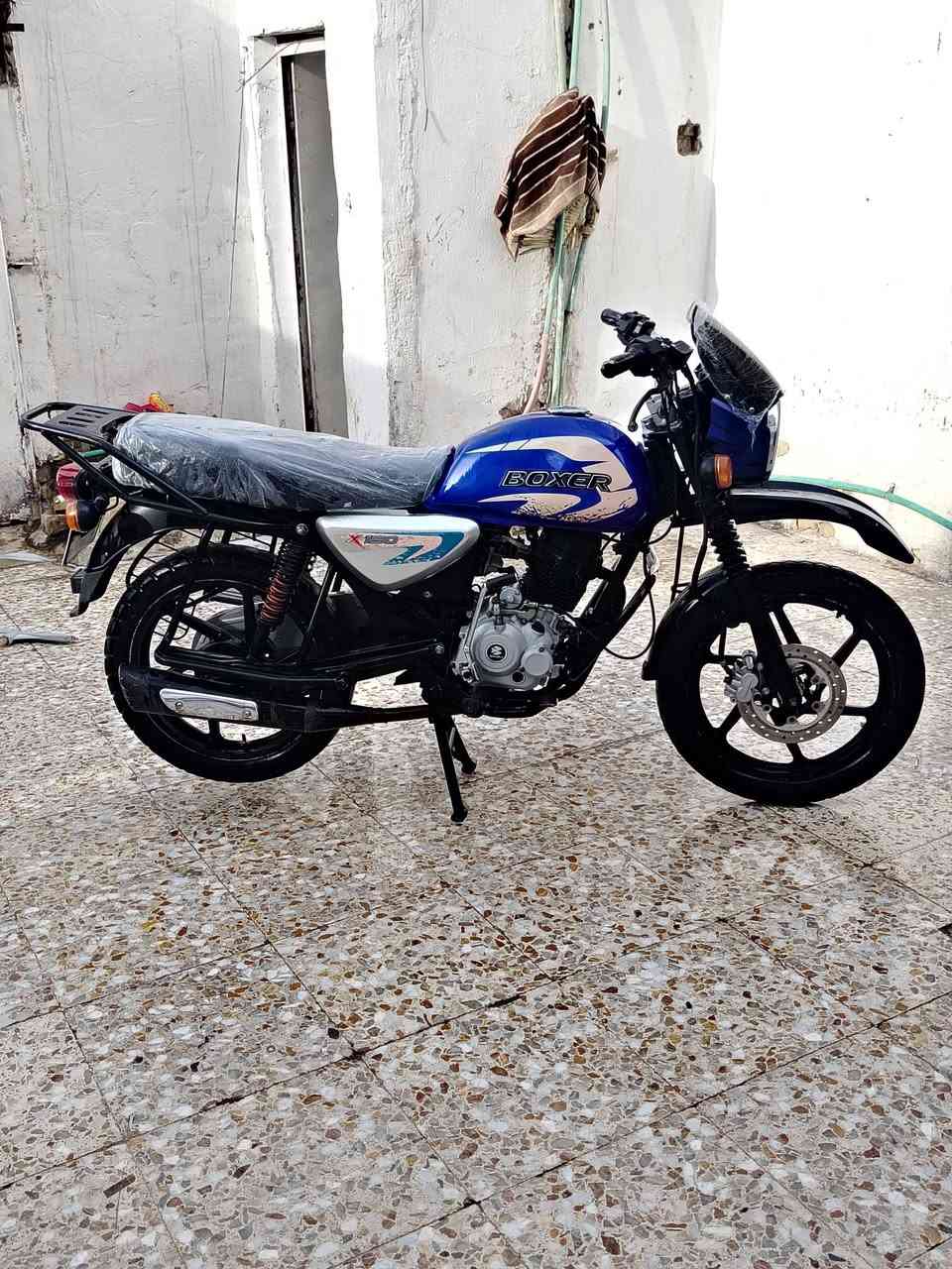 سلام عليكم دراجه بوكسر البيع رقم وسنويه موديل 2020 نضيفه كلش المكان ميسان قضاء الميمونه السعر خاص ***********
