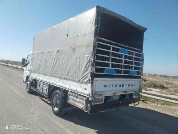 السلام عليكم كنتر موديل 2007 محركه بي بخار بدون صرف وبيه تصليح بل تكمه اليمنه واليسره بيه بارد تايرات5 - 17 سنويه نهايت 2027 مكان سياره ديالى رقم صاحبه *********** مراوس بكيه فحل السعر 150 وبيه مجال
