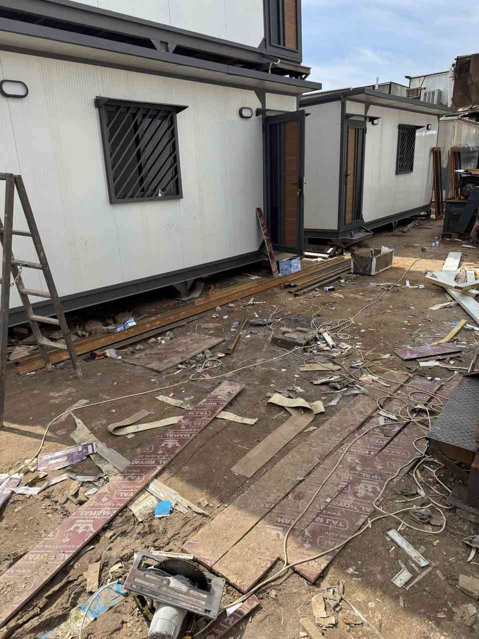 بيع أنواع الكرفانات ولجملونات بقياسات مختلفه للستفسار ***********
