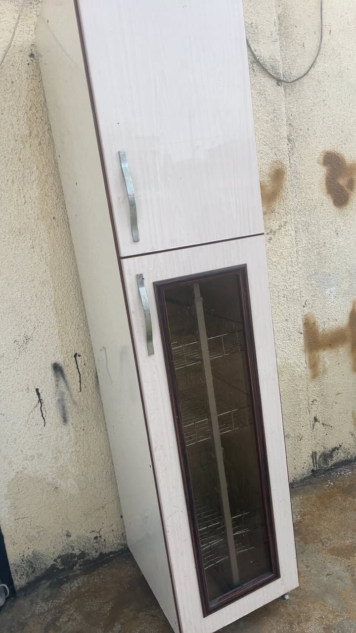 ياالله سلام عليكم كاونتر  لبيع 3 قطع يجي نضيف نقص بي بس جام اثنين كدام العين سعر250 وبي مجال بصيط لشراي رقم تلفون ***********
