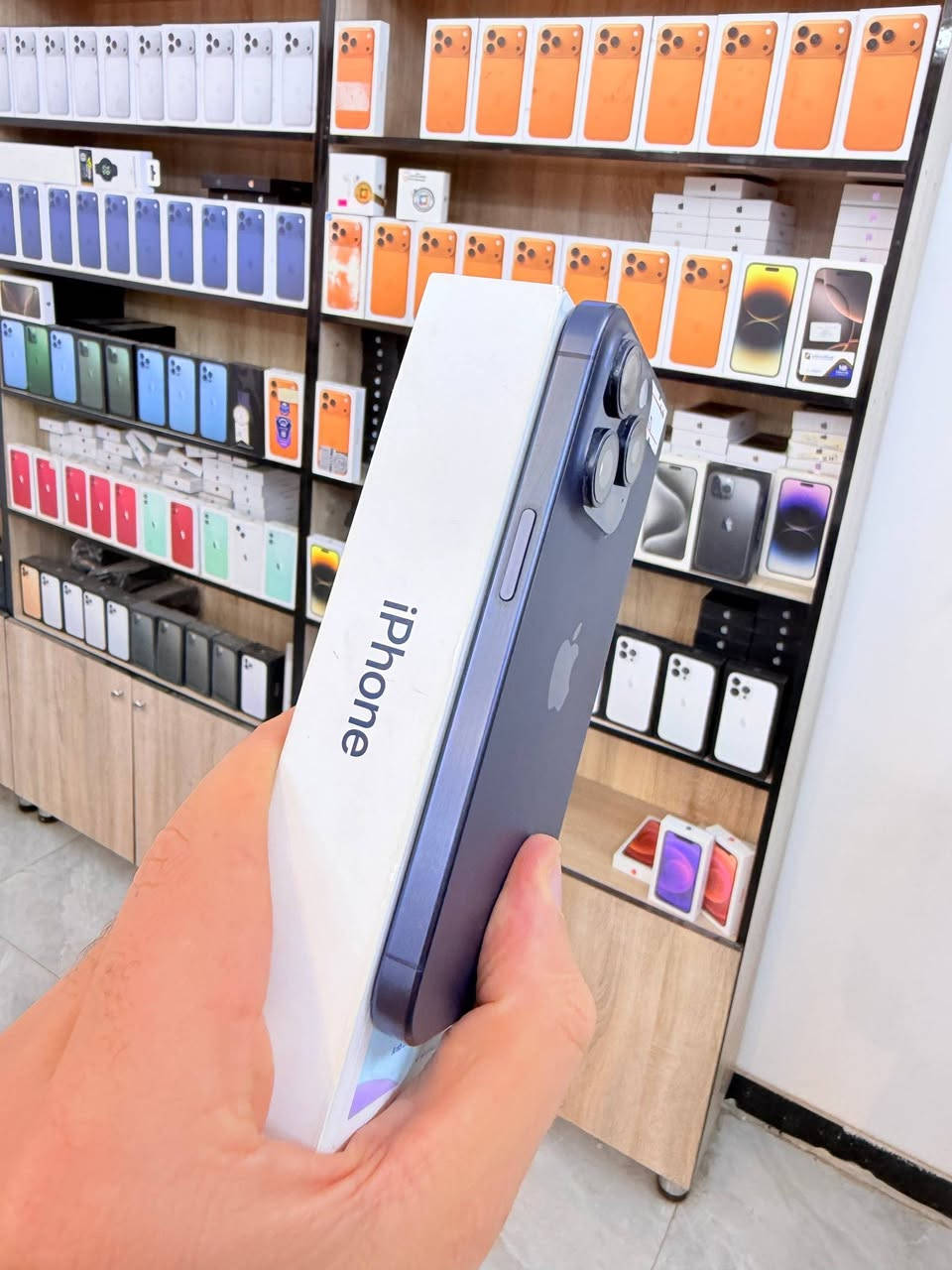 ✅  متوفر بيع بلنقد ولاقساط ✅
ايفون 15 برو شرق اوسط ذاكره 256 بطاريه 95 نضافه 100‎%‎ زلغ مابي هو والجديد سوه نموذج M لونه المميز كامل ملحقاته وتر بروف وبلحاسبه كله نورمال وتر بروف يعني كلشي ممبدل بي وبي وتأخذه ضمان وصل 5 ايام اي مشكله او عطل يستبدل فورا ومتوفر اقساط على مصرف الرافدين 🤥
السعر 900 الف قفله
العنوان بغداد البياع شارع 20 مقابيل علي العناب او الشيف السوري مركز الهاتف لاصلي 
📞📞***********
📞📞***********
