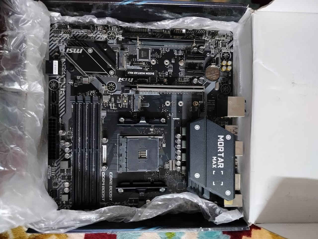 المقبس والمعالج : تدعم مقبس 1200 Intel LGA المعالجات الجيل الحادي عشر والعاشر .
الاتصال: تتميز بمنفذ 4.0 PCle لتسريع نقل البيانات بالإضافة إلى منفذ 2.M بسرعة 32 جيجابت في

.

الثانية.

المنافذ تحتوي على منافذ HDMI و (D-Sub (VGA

USB 3.2 Gen1 للعرض، ومنافذ

التبريد والحماية : تأتي مزودة بمشتت حراري لمجموعة Fan Xpert وتقنية )PCH) heatsink( الشرائحللتحكم في المراوح، مع حماية 5X Protection


**إذا كنت صاحب هذا الإعلان وتريد حذفه لأي سبب، رجاءا أرسل رسالة إلى الدعم الفني**