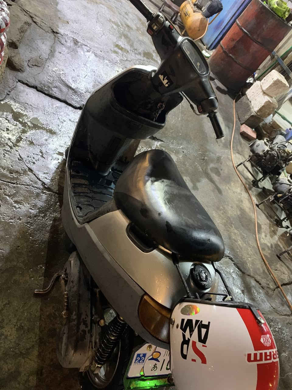 سلام عليكم دراجه بطه للبيع 1999 او مراوس ب بوليس كلها شغاله مابيها نقص مكينه شرط النعومه والشعله والمعدل مابيها كير ما صار الها هواي من طالعه فقط الكفر مبدل والباقي كله بلادي السعر ٤٠٠ وبيها مجال مكاني كربلاء ***********
