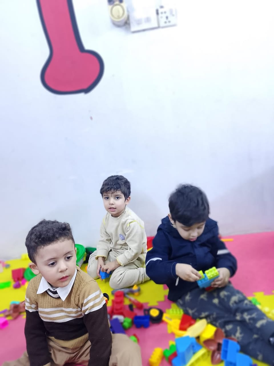 مرحبا جميعا 

يسرنا اعلامكم بكل حب عن نظام شهر رمضان المبارك أعاده الله عليكم بالخير واليمن والبركات 

الشفت الصباحي 
يكون في الروضه من الساعه ب7:30 صباحا 
إلى الساعه 3:00 ظهراً

الشفت المسائي 
يكون من الساعه 6:30 مساءا 
الى الساعه 11:30 مساءا 

عندج طلعه في رمضان وحايره وين تخلين طفلج 
روضه مجالسه براعم المستقبل مكان الطفل الآمن😍
( العاب داخلية للأطفال 
مع خدمة مجالسة الأطفال ) 
مع وجود نظام تعليمي 
🤸🛝🎪⚽️🏈🎨🎊🥁

*  يتوفر اشتراك ساعات و يوم مفتوح و  شهري صباحي/مسائي 

*يتوفر نظام كامرات اونلاين للأهل لغرض مراقبه الطفل عن بعد

* يتوفر منام خاص للأطفال 

 * نستقبل الأطفال من عمر اقل سنه الى 7 سنوات 

 

العنوان:- العطيفيه شارع الدامرجي
داخل فرع مولده امير الشمري 
اوقات الدوام من ساعه ٧ ص الى ساعه 8 مساء 

*********** ❤️
