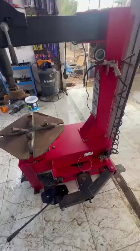 سلام عليكم خالعه للبيع جديده ما نقصها شي مكاني حله بكرلي وتساب ***********
