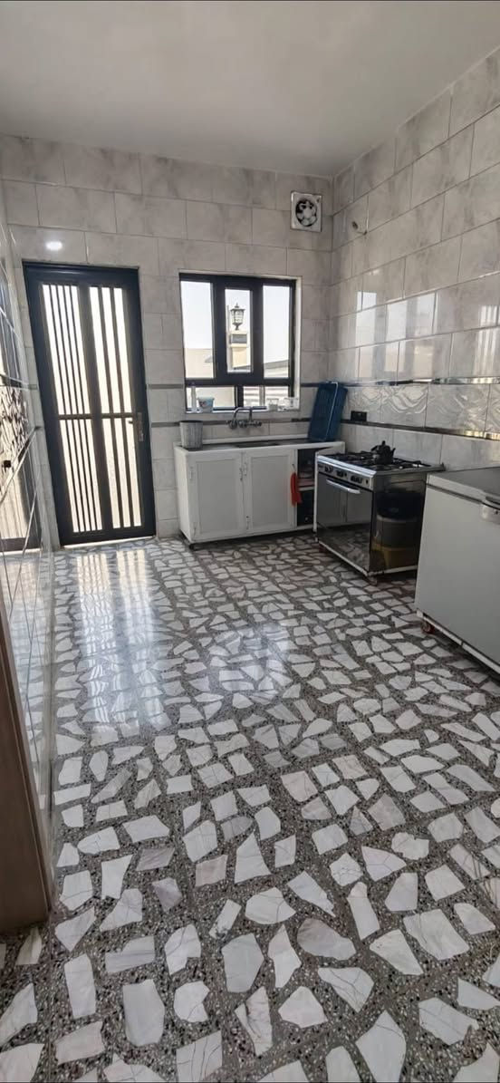 🏠 دار للبيع.  VIP   #ركن 
📍 الموقع: حي السماح الثانية / قرب الملعب على شارع ١٥ 
📐 المساحة: 100 م² | واجهة: 10م 
🔹 طابقين بناء 2026 (#مقابل_الدار_حديقة)
يتكون من ٤ غرف نوم مطبخ  استقبال هولين صحيات ٢
للأستفسار....
📲 واتساب 
📞 اتصال مباشر:
📞 tel:***********
📞 tel:***********
مكتب عمار الهزاع لتجارة العقارات والبناء
