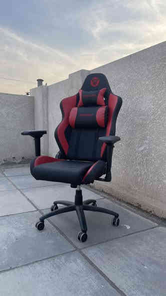 🔥 للبيع: كرسي گيمنك احترافي من Fantech (لون أسود وأحمر مميز) 🔥

 * الماركة: Fantech.
 * الحالة: مستخدم 
 * اللون: أسود وأحمر رياضي.
 * المادة: جلد بولي يوريثان (PU Leather) عالي الجودة وسهل التنظيف.

 يتميز بتصميم مقعد سيارات السباق (Racing Style) لتوفير أقصى درجات الدعم للجسم أثناء الجلوس الطويل.
 يتضمن وسادة للرقبة ووسادة لدعم أسفل الظهر (Lumbar Support) قابلة للتعديل والإزالة.
 * إمكانية إمالة الظهر بزاوية كبيرة تصل إلى [اذكر الزاوية التقريبية مثل 180 درجة أو 150 درجة] للراحة والاسترخاء.

   * ارتفاع الكرسي قابل للتعديل (مكبس هيدروليك Class 4).
   * مساند ذراعين قابلة للتعديل.
   * وظيفة تأرجح مريحة.

 * السعر 110 الف 

الموقع بغداد للتواصل ***********
