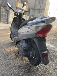 دراجه كومكو في تو الحجم 125 الدراجه كله شغاله كهرباياته الدراجه خير من...