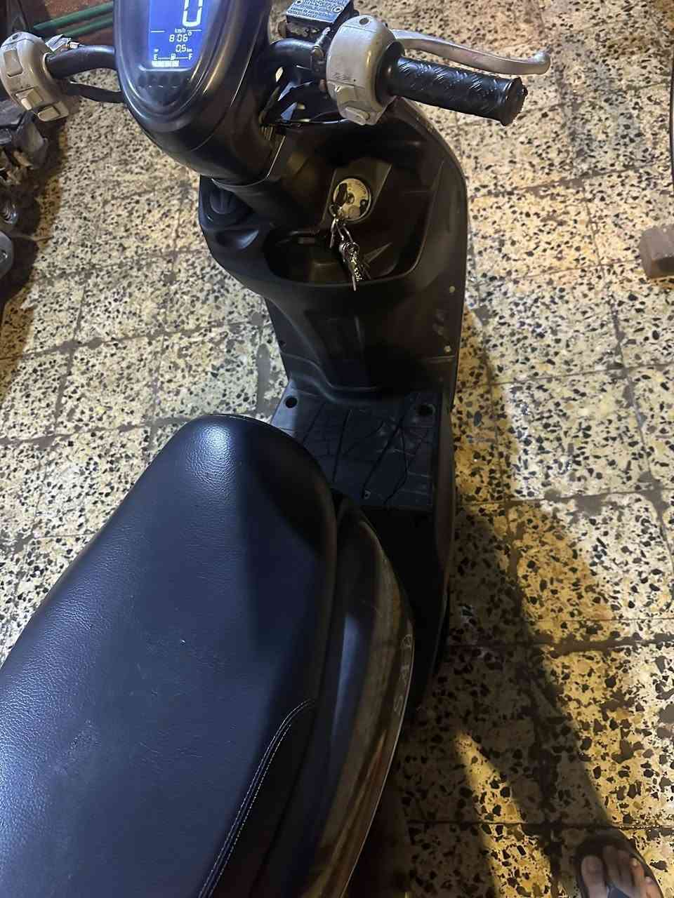 السلام عليكم دراجه بوليسي امتياز جديده بمعنه الكلمه نص نكره سلف هندر أشاير كلوبات كله شغال خرسه الدراجه ربع ما تصرف عليها شلعه ومعدل خير من الله عداد الاكتروني شغال قفال ستيرن صندوك جوزتها الاصليه لا تبخير ولا تنقيص السعر 550 وبيها مجال العنوان بصره مشراك الجديد الرقم ***********
