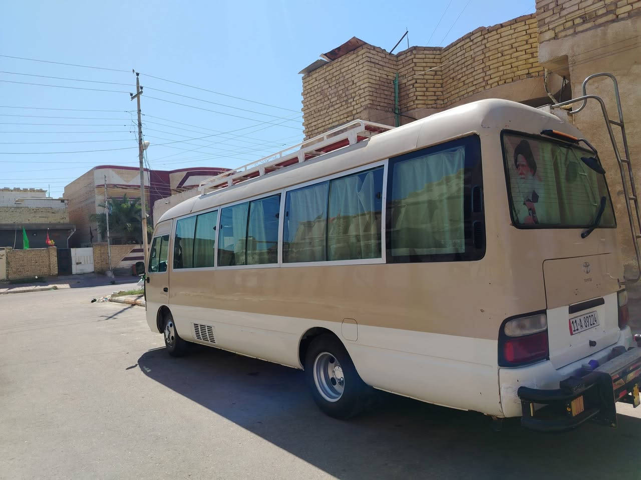 سلام عليكم خوان العزاه كوستر للبيع  بيت طين مودل 2002 السياره  الجاهز رقم نكليزي مكينه وكير كفاله وسعر 165 عامة الاستفسار ***********
