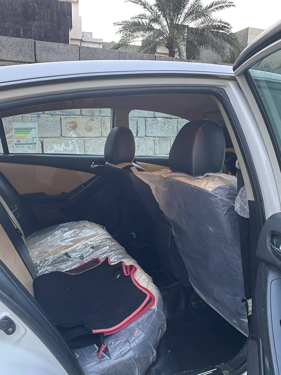 سلام عليكم للبيع نيسان التيما 2009 محدثه 12 سيارة جاهزه تدفه تبريد كله شغال بيه صبغ حزام سعر 85بيه مجال مكاني بعقوبه اي استفسار اتصل ***********
