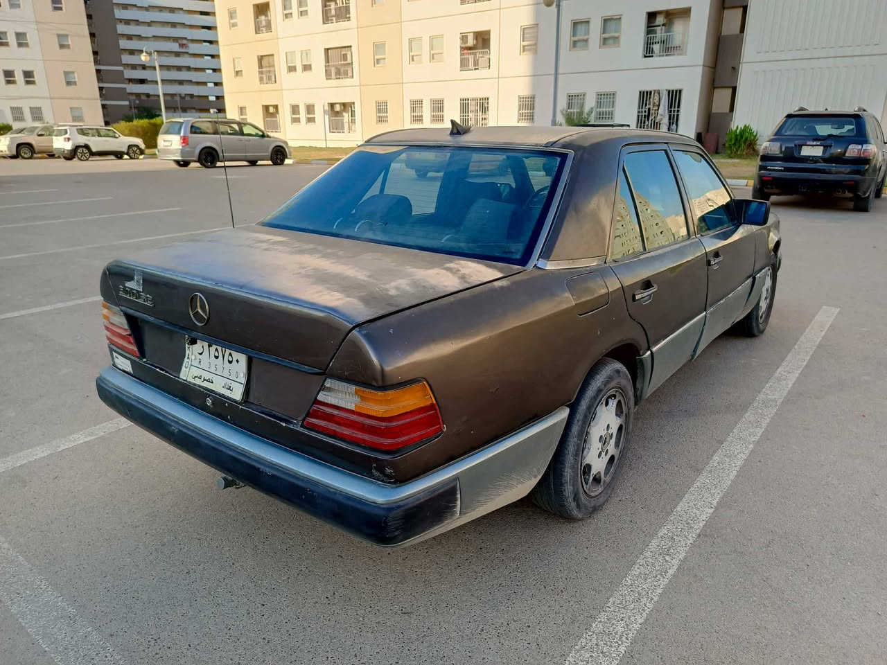 مارسدس دب موديل ١٩٩٠
محور  محرك ٣٠٠٠ 
تخم تاير 
كشرتهه كبال العين 
قواعد معمرات 
سعرهه ٣٧ 
مكاني بغداد  الشعب  هاتف / ***********
موجود  واتساب
