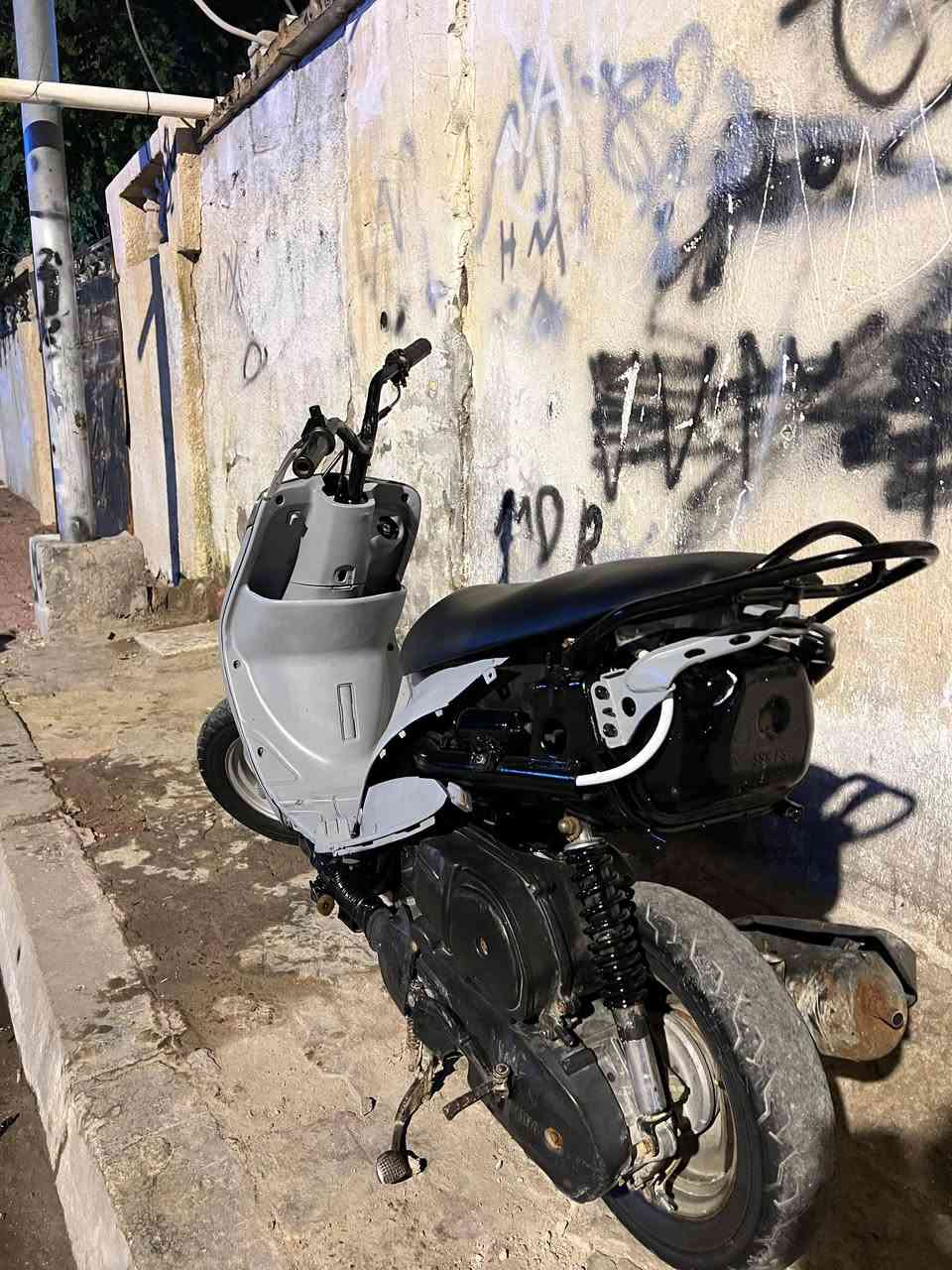 السلام عليكم
ماكس قجمه بوشه ٤٩ مفتوحة مره وحده 
سلف هندر شغال دراجة حلوه ونضيفه 
سعر ٤٧٥ وبيها مجال قليل 
مكان بصره امن داخلي قرب كوفي دحوس
***********
