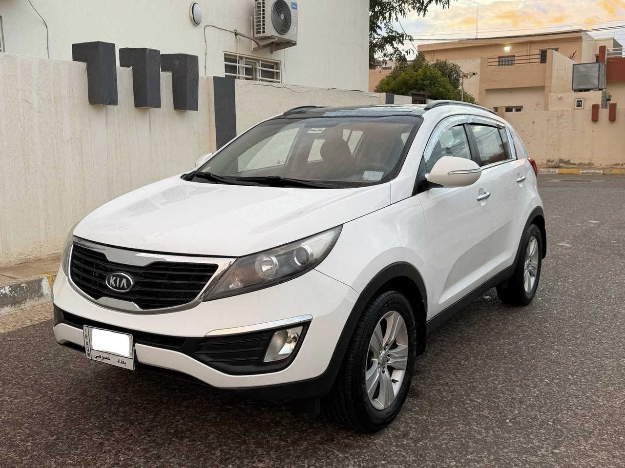 السلام عليكم 
للبيع كيا سبورتج خليجي📣 
الموديل : 2011 
رقم : بغداد
حجم المحرك : 2000 دوش 
ماشية : 111 الف

ملاحظة : السيارة جديدة ونظيفة وأحلى من الصور 
السعر : 140$ 
رقم الهاتف : ***********
العنوان : ألانبار-الرمادي
