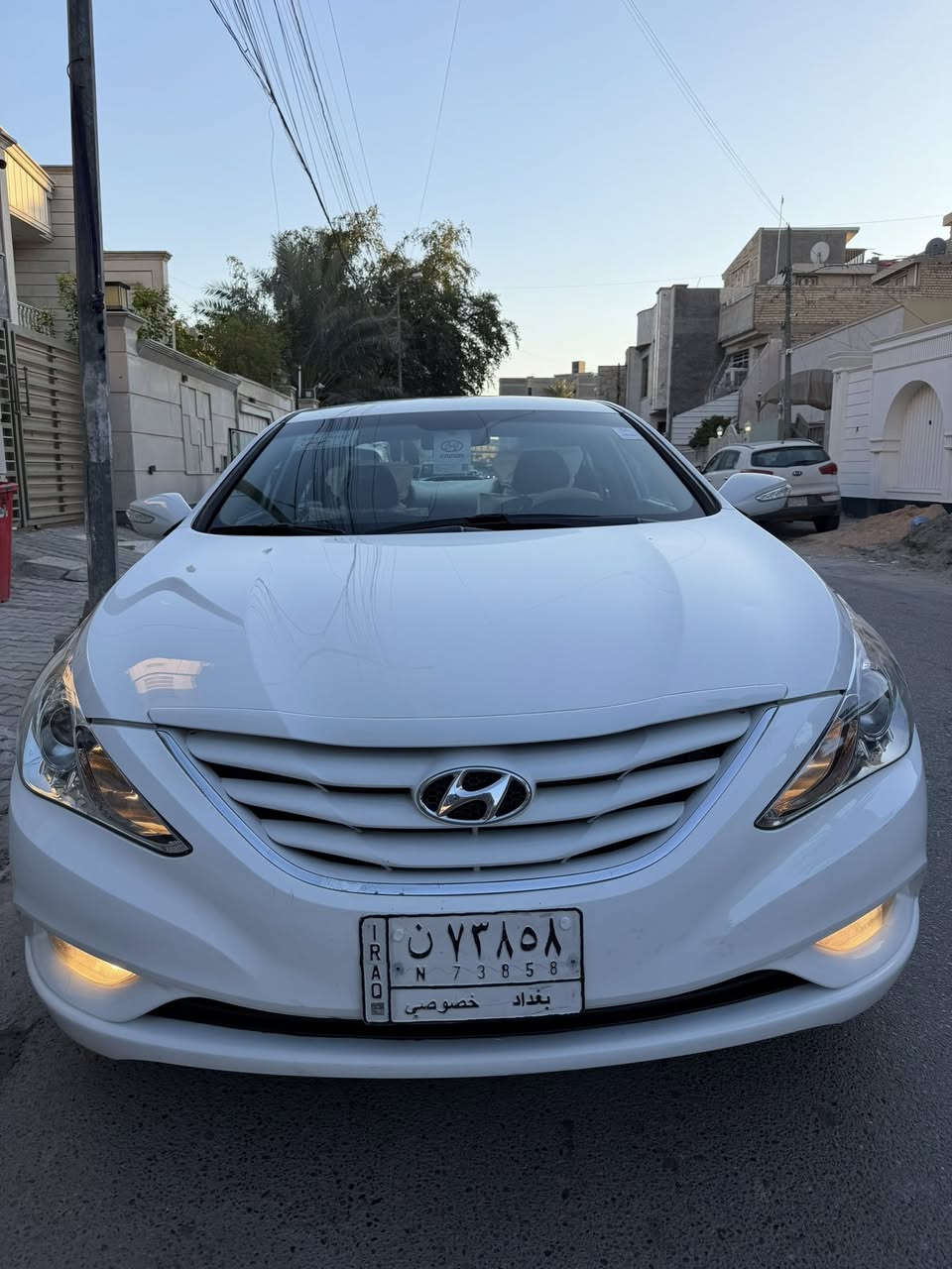 السلام عليكم رمضان كريم 
هونداي سوناتا موديل 2013 شركة العمامة الدوليه ام ضمان مكينه 2400 دوش على وضع الشركة مكفولة كفاله عامه من الضرر والتبديل برغي مامفتوح بيه على وضع الشركة بيه شبر بالداير جاملغ الخلفي صبغ فقط والباقي مكفول سيارة احلة من الصور مكينه كير صدر تبريد تدفئة تخم تاير كلة جديد بالعافية عل ياخذها سيارة جديدة صار 10 سنوات يمي سيارة مال بيت رقم بغداد ثاني يوم تحويل مكان السيارة بغداد الاعظمية سعر 139 وبيه مجال رقم موبايل *********** 
 ‭0770 308 5731‬
