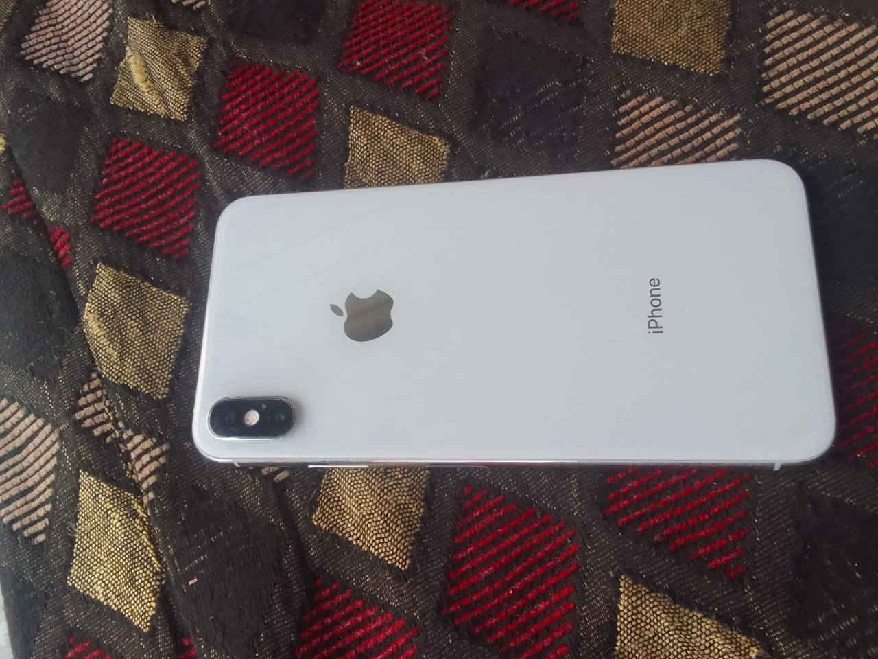 السلام عليكم 
اهل المكاتب في الشرقاط عندي ايفون اكس ماكس مراوس ب 11 برو ماكس وانطي فرق 
شرط النظافه وشرط ما مفتوح البطاريه 79 موضح بل صور 

بس الشاشه مكسوره من فوگ 

***********
