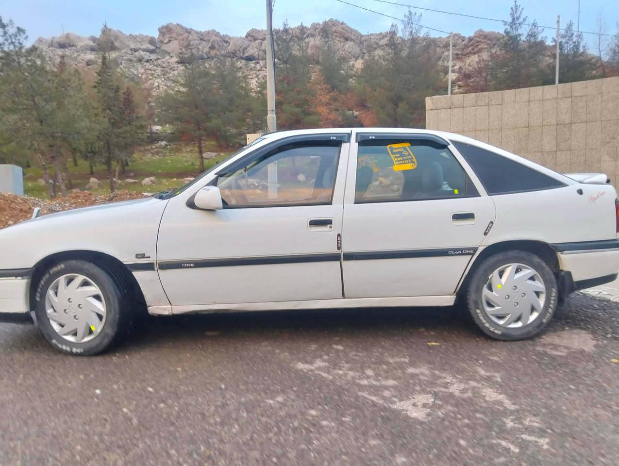 بە ناوی خوای گەورە
ئۆپڵ ڤیکترا مۆدێل ١٩٩٣
گێر عادی مەکینە ١٨
یەک دینار مەسروفی نیە بەس لێ خوڕینی دەوێ
ئاڕم پلاستیک سلێمانی
ماڵی دۆستە موشتەری تێل بکە جوابی نامە نادەمەوە
شوێن ڕانیە
٢٨ مەجال
*********** رانية, السليمانية
