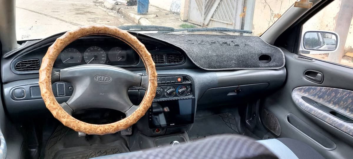 سلام عليكم سيفيا للبيع رقم واسط مشروع وطني سنوية لل٢٨ مصبوغه عام حداديه نظيفة تخم تاير ***********
