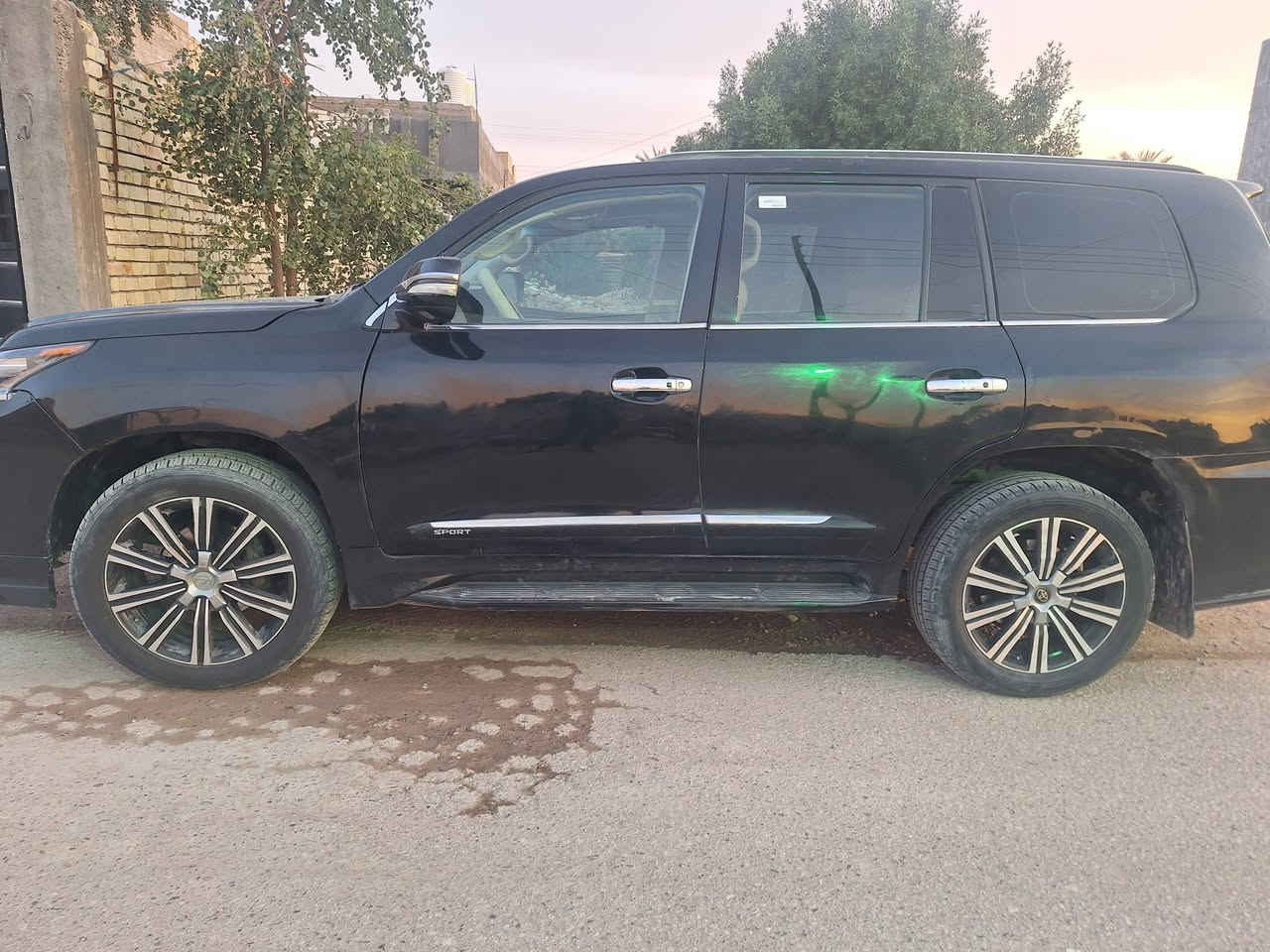 سلام عليكم الكزز 10 محدثه 21 دخم تاير كير محرك شركه صبغ البنيد وشويه بكصت القماره ولجاملغات الماميه بس بدون حادث السعر 300 قفل او مراوس حسب القعاعه *********** وتساب
