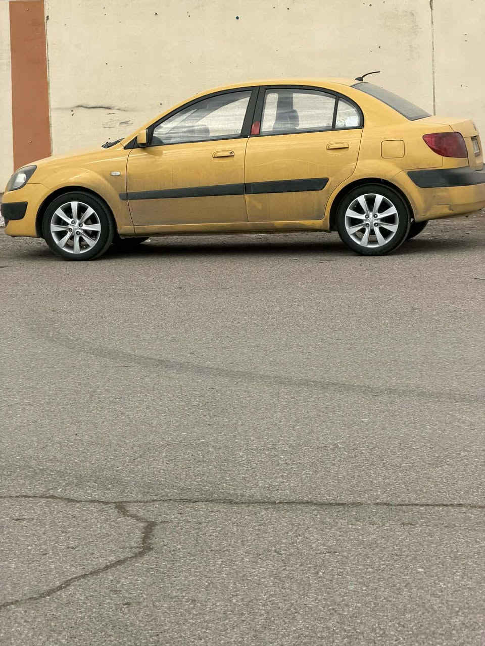 السلام عليكم 🫡 شباب مكلف بل نشر )
للبيع كيه برايد موديل (2009) وارد امريكي كلين تايتل رقم انبار 

مشروع وطني رقم  سنويه انكليزي جديد بسمي  محرك جديد كير جديد 

ويل تاير بل كارتون صدر جديد السعر (93) النقابه غرامات صفر 

عنوان كركوك رقم الموبايل ***********
