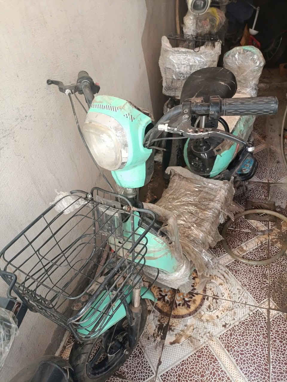 ماطور شحن عدد ٢ حجم ١٤  وبايسكل اطفال للبيع
الاخضر عاطل وبدون بطاريات 
والاسود شغال سويچ وبصمة شغال مع بطاريات بس ضعيفه تحتاج تبديل ودسك خلفي بريك يحتاج تبديل
الماطور شحن اخضر ب٥٠ الف 
والبايسكل مال اطفال  ٢٠ الف 
والماطور شحن اسود ب٧٠ الف  
اسعار نهائية بدون معاملة اربيل باداوة قرب شارع ملا فندي


**إذا كنت صاحب هذا الإعلان وتريد حذفه لأي سبب، رجاءا أرسل رسالة إلى الدعم الفني**