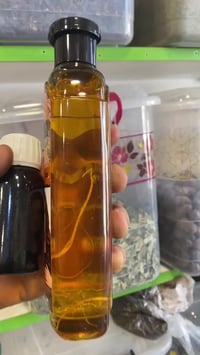 شامبو العشبي مع الزيوت الطبيعية لحل مشكلة الشعر ثباتية كثافة نعومة الح...