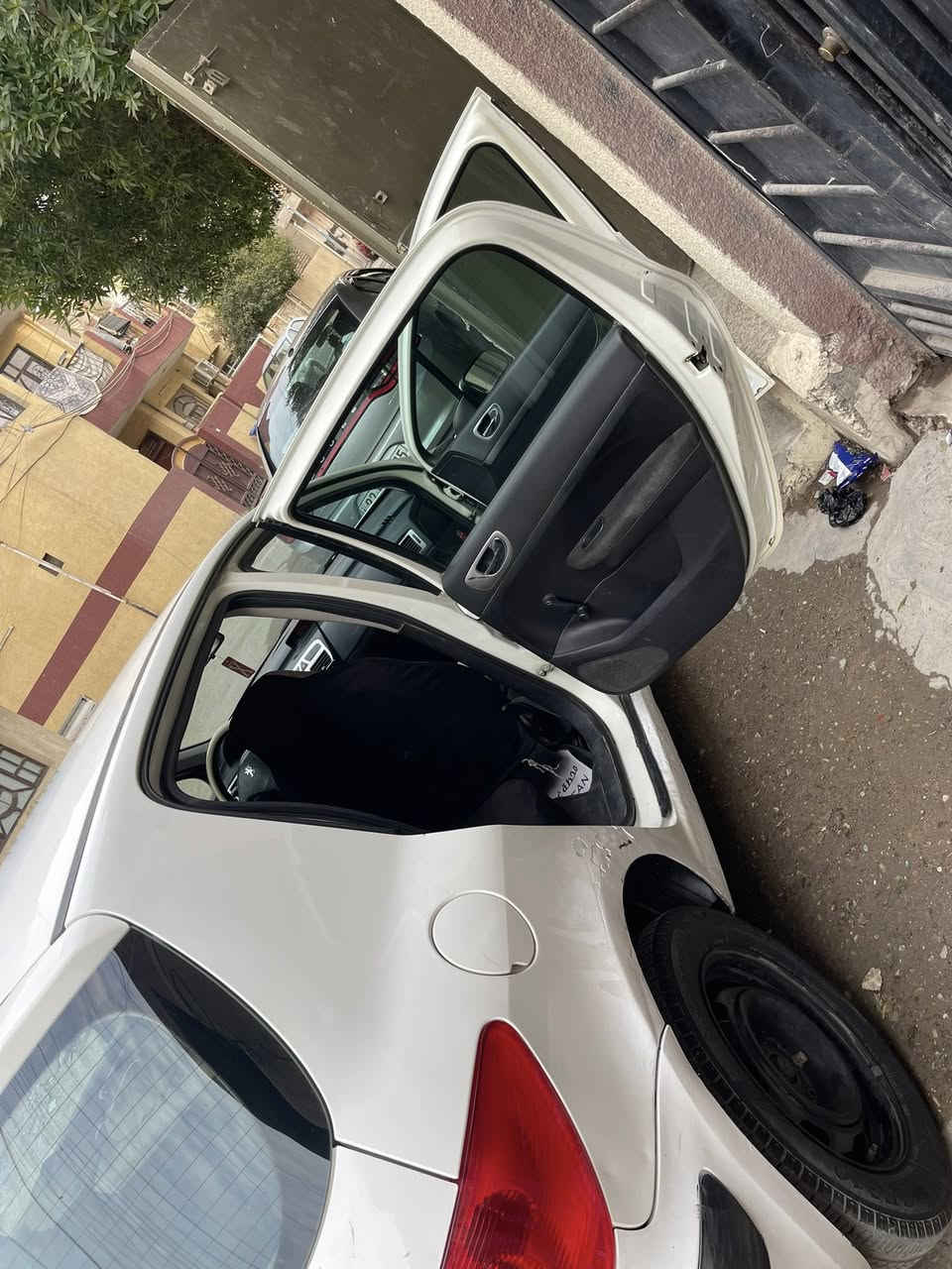 سلام عليك بيجو ٣٠٧ ٢٠٠٤  سياره مكفوله كير ومكينه بيه صبغ جاملغات  سود سياره جاهزه وخير من الله سعر ٤٣بيه مجالً بصيط ***********
