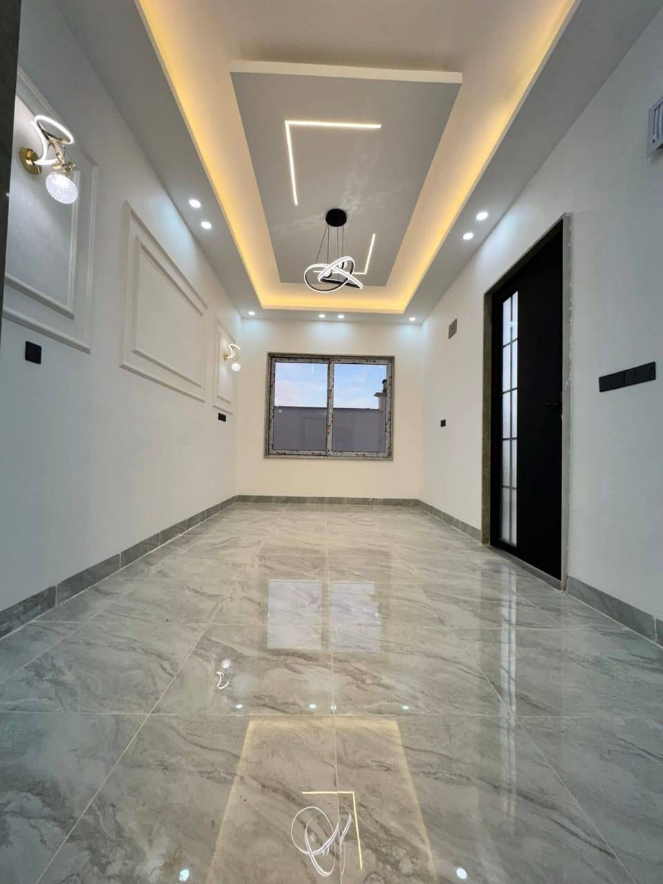 للبيع..... للبيع
دار سكني الكندي الثانية سند طابو زهور مساحة ١٥٠م واجهة ٦م
يتكونمن طابقين زيرو فوول
ط١/  كراج واستقبال ومطبخ وصحيات غرفتين نوم وهول
ط٢/ 4 غرف نوم وصحيات وهول وبيتونة وسطح كاشي
للاستفسار على الارقام
*********** واتساب
*********** واتساب
الامتنان للعقار
