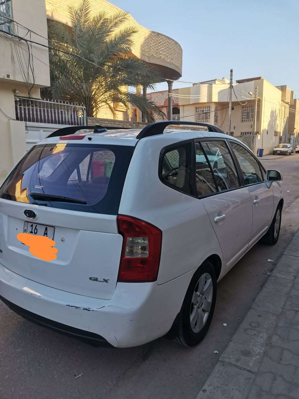 السلام عليكم
سيارة كية كارنز موديل ١٠ بيها صبغات بسيطه تبريد مكينة كير كوله الشرط رقم انكليزي بسمنه مكانها نجف الشراي يتصل ***********
