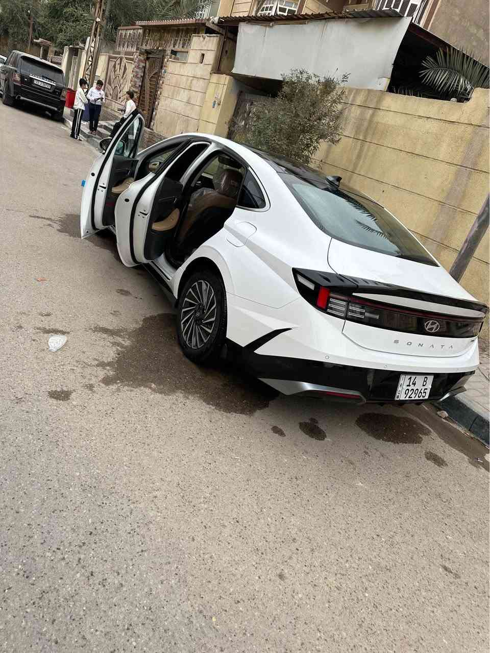 سوناتا موديل 24 فول. سياره بسمي ماشية 40 الف 
***********
سعر 210 وبيها مجال البصرة, العراق
