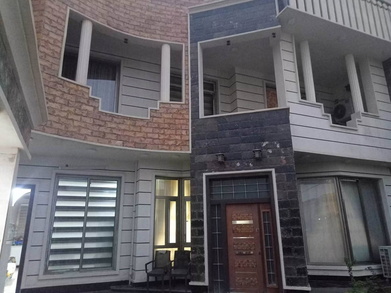 ✅بسم الله الرحمن الرحيم✅

🏠بيت في حي التأميم بناء حديث 🏠

ا🗺️لمساحه ٣٠٠متر الوجه ١٢ النزال ٢٥🗺️

🔴الموقع 🌐 حي التأميم شارع ١٢ ثاني بيت عن شارع ٦٠ نافذ على ال ٦٠

🟧يحتوي الدار على 
🔘الطابق الاول

🔴مطبخ كبير حار بارد 
🔴استقبال
🔴صاله
🔴جلسه عربيه 
🔴غرف عدد ٢
🔴صحيات
🔴مناور 
🔴كراج سياره 
🔴حديقه 
🔘الطابق الثاني
🔴غرف عدد 3
🔴صاله 
🔴مخزن 
🔴صحيات 

💰السعر 300 مليون💰 وقابل للتفاوض 

🔴ملاحظه يرهم مراوس مع بيت على محيط العسكري او اي مكان اخر مع مراعات الاسعار 

‭***********‬
