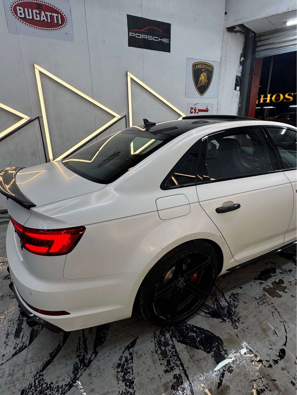 اودي S4  ٢٠١٨ من النوادر هاي السياره 
سته سلندر تون توربو ٣٠٠٠ مصروف عليه هوايه السياره 
وارد المانيه مكفوله من الصبغ والضربه دعاميه اماميه فقط مصبوغه 
فتحه 
داخل احمر 
خمس كامرات 
اضافات كاربون فايبر 
دركه وقبضه كير كاربون اصليه 
مغلفه بيبي اف طافي 
عطاس توربو وكزوز 
ويل ٢٠ رياضي وتاير تو سايز 
ماشيه ٧٢ كم مو ميل 
مبدل بيه مكينه جديده من دبي 
السعر ٢٦ الف يعني ٢٦٠ ورقه وبيه مجال بسيط 
الكراده شارع ٦٢ 
***********
*********** بغداد, العراق
