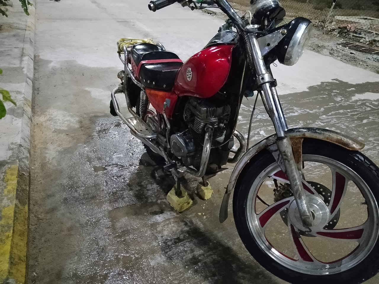 سلام عليكم.
دراجه للبيع مديل 2017
اوراق
السعر 400وبيها مجال 
العنوان ناصريه سيد دخيل 
للستفسار ***********
