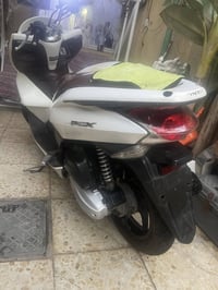 رمضان كريم🌙  دراجه PCX ياباني فئه ال FIلون مميز ابيض صدفي دواخل جوزي د...