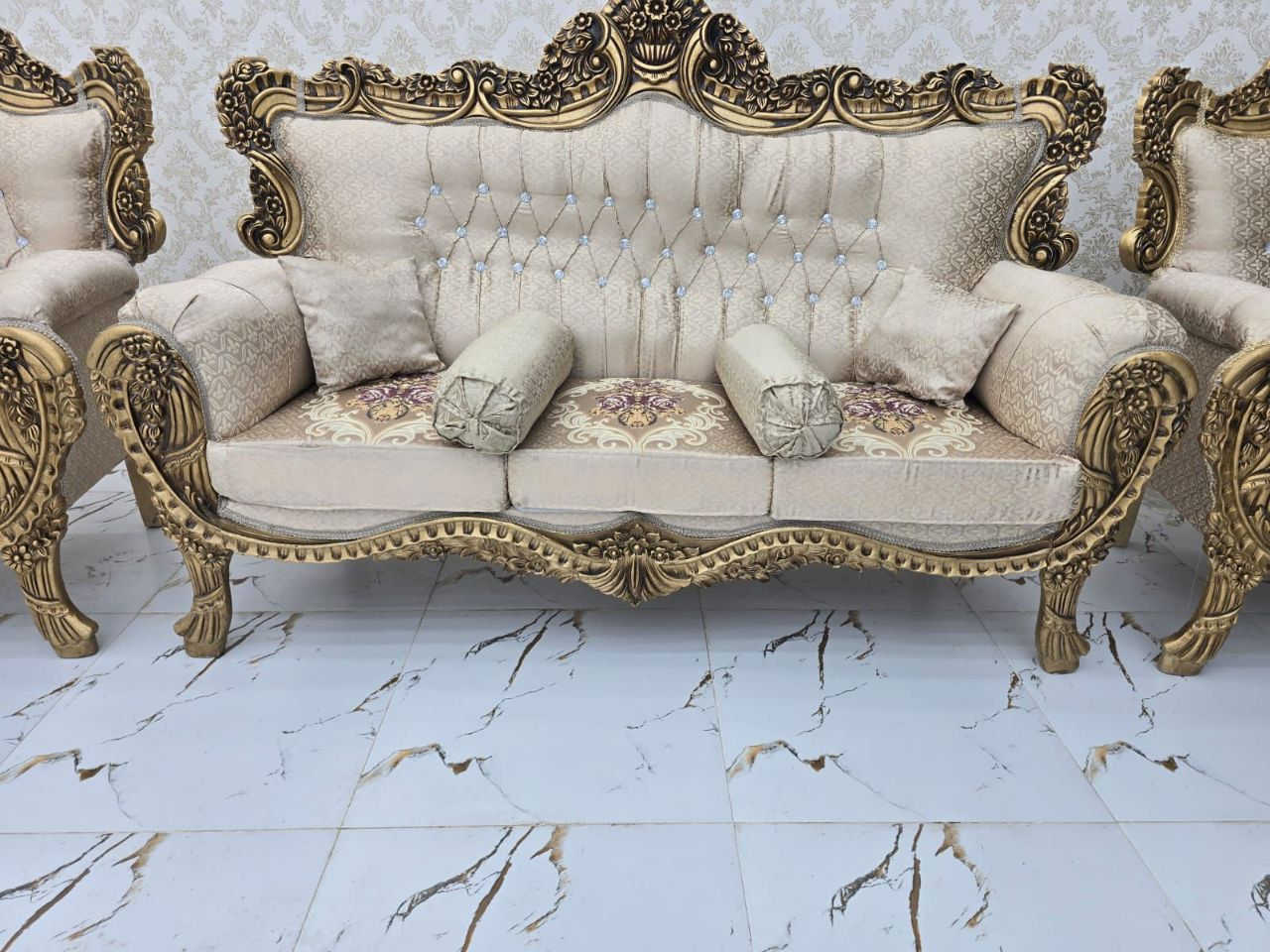 تخم ملكي ١٠ مقاعد


**إذا كنت صاحب هذا الإعلان وتريد حذفه لأي سبب، رجاءا أرسل رسالة إلى الدعم الفني**