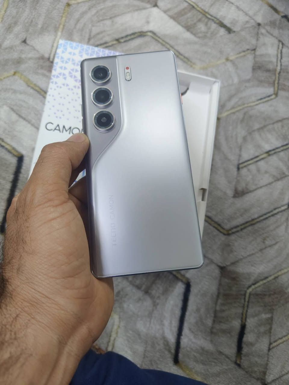 للبيع تكنو كمون 40 برو جديد مستخدم كلش قليل غراضة وكارتونة كامل للبيع او مراوس بجهاز ارقى
السعر 230 الف 
***********
