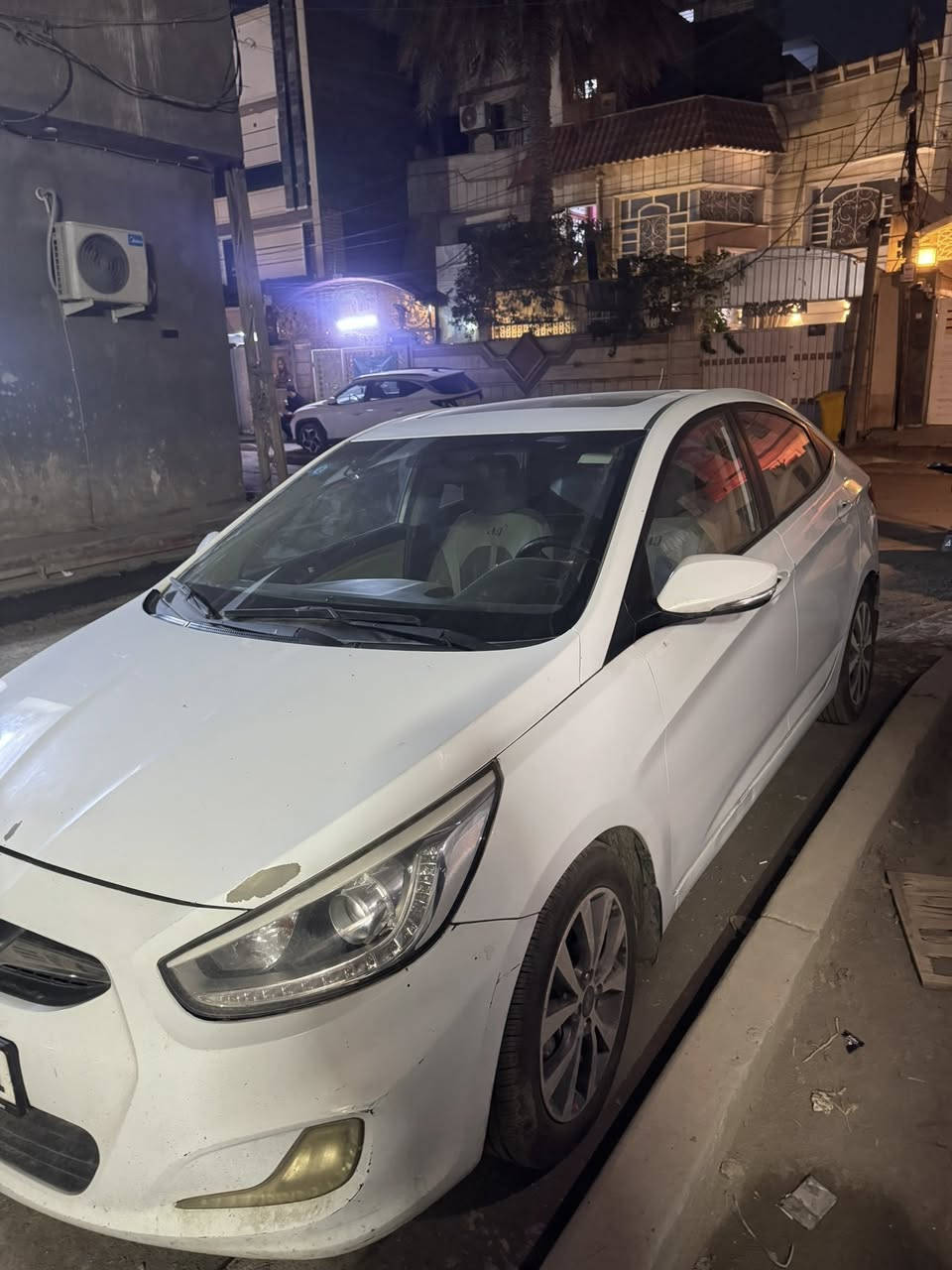 أكسنت 2017 
محرك 1600 
ماشية 59 الف 
فول مواصفات  1/1 
تخم تاير جديد 
صدر جديد 
ببيها بارد باب الصدر وال باب الخلفي 
وبيها تكشير بسيط بل بنيد صغير 
سيارة مال بيت وتجي تشوفها بعينك احلة من الصور 
العنوان : الكاظمية شارع 60 
السعر : 113 وبيها مجال 
***********
