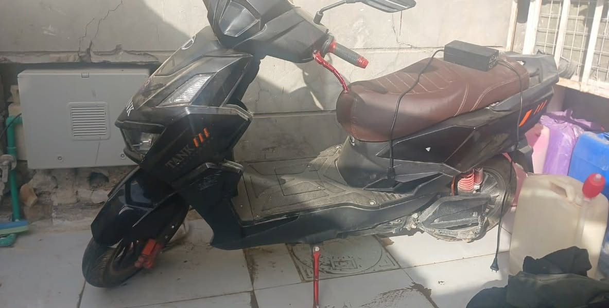 دراجة شحن جديدة مستخدمة شهر السعر مليوم و٢٠٠ وبيها مجال ***********الخاص مفتوح
