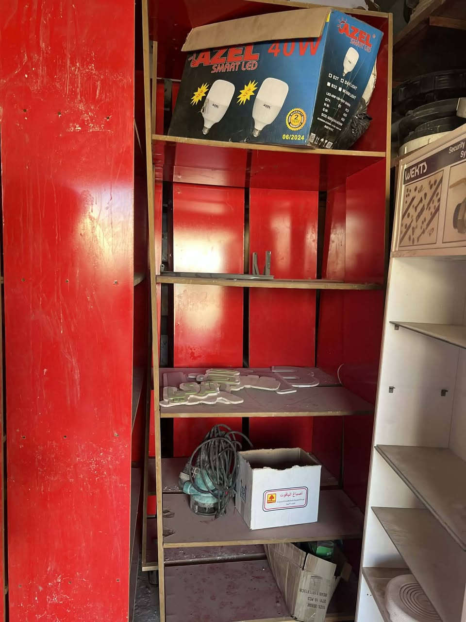 عارضات توتل الاصليه عدد٤
رفوف عدد٤ مترين ونص الارتفاع
والعرض متر
***********
